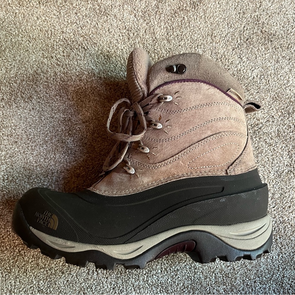 North Face women’s size 8 winter boot.